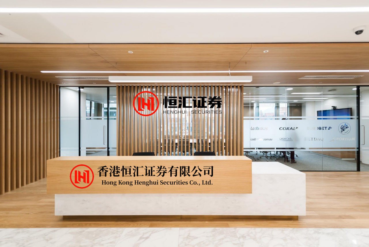 推荐配资股票 从3788元跌至2868元，512GB+麒麟8020+120万次弯折，这才是真正人人买得起的折叠屏！